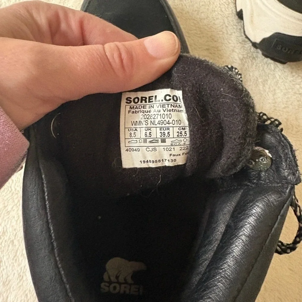 Sorel Kinetic Breakthru Conquest Boot Women's 8.5 Black White Waterproof Snow
